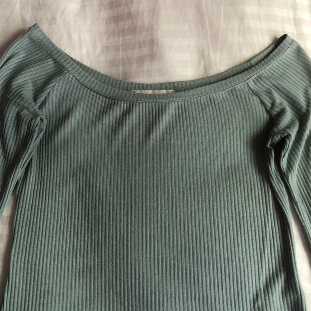 💥💥💥3 for $20💥💥💥 Bell sleeve green crop top - Picture 3 of 4
